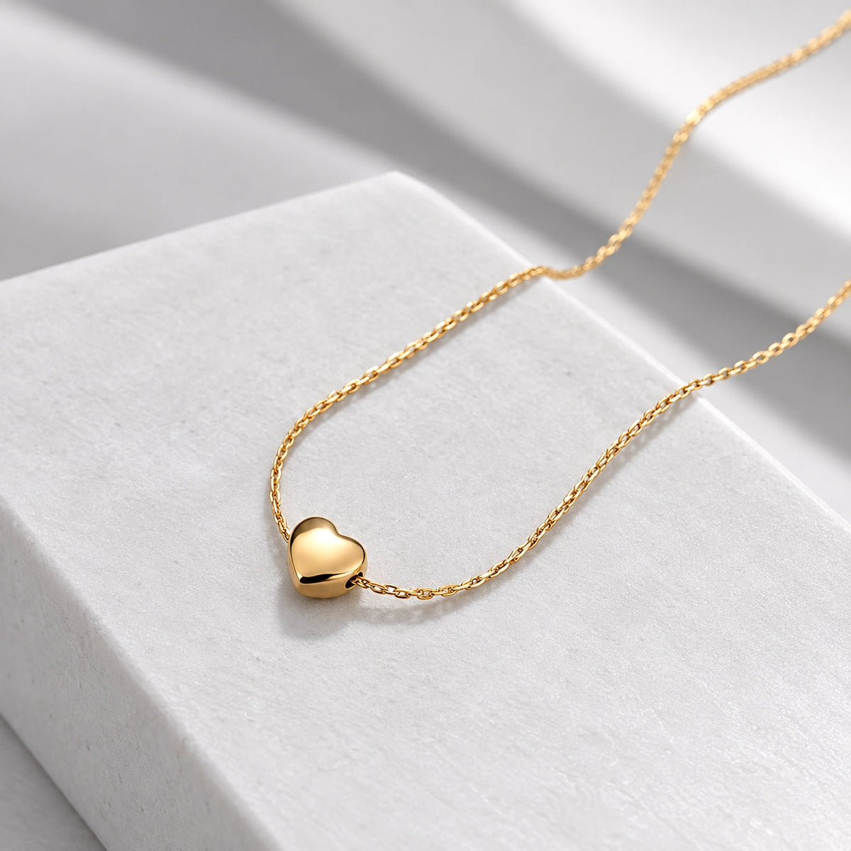 Elegant gold heart pendant necklace for women