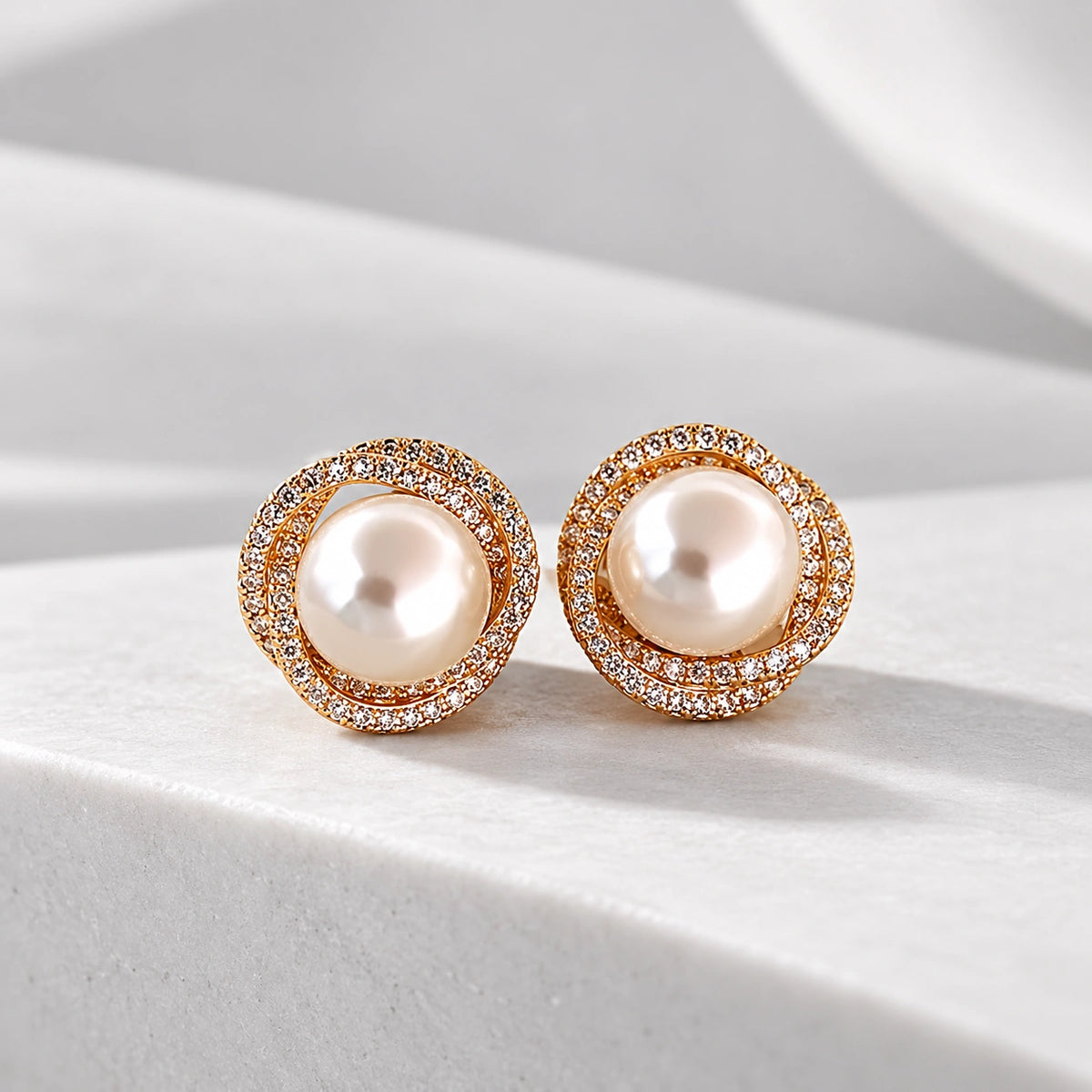 Luxury pearl stud earrings for women