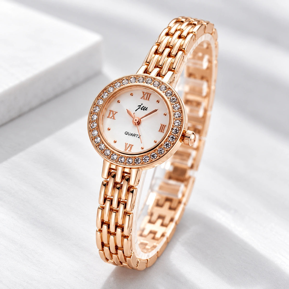 Elegant rose gold quartz wristwatch for women